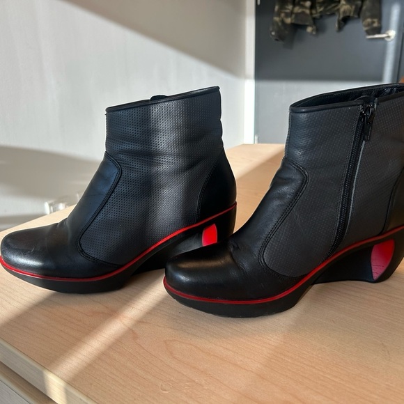 NAOT leather boots size 6.5 amazing condition luxury and fun! - Picture 3 of 13